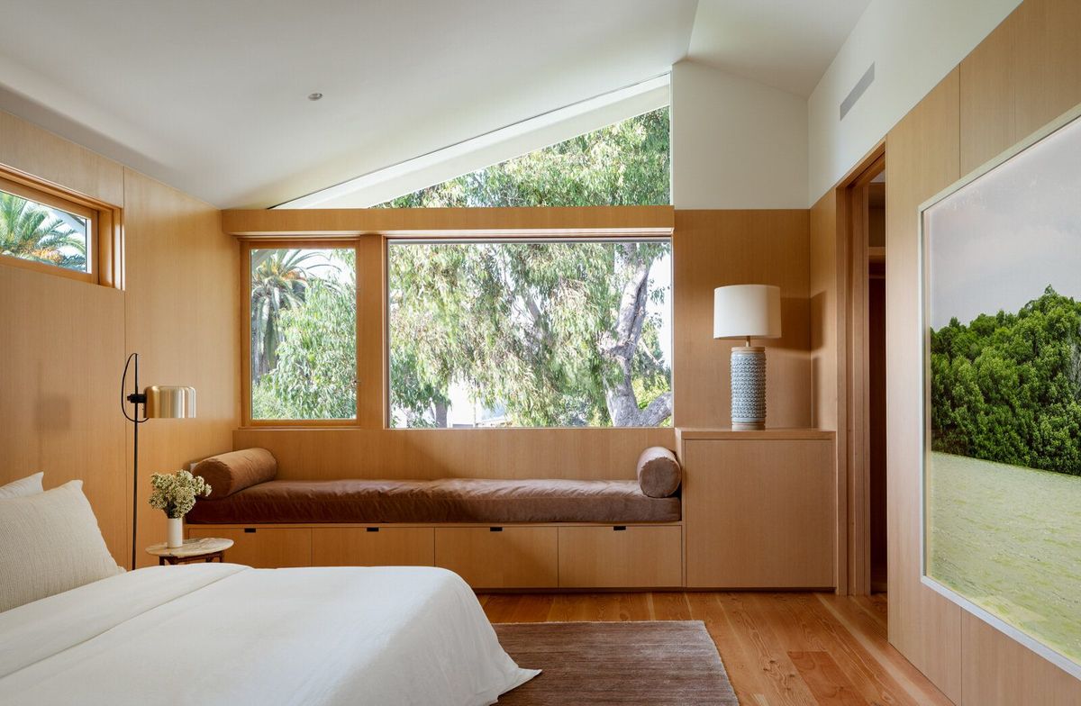 Altair: Bedroom with an angled ceiling, fir paneling and a built-in window seat