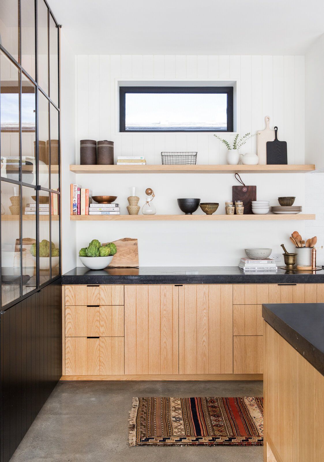Flower: Kitchen corner with open shelving, oak drawers and a kilim runner
