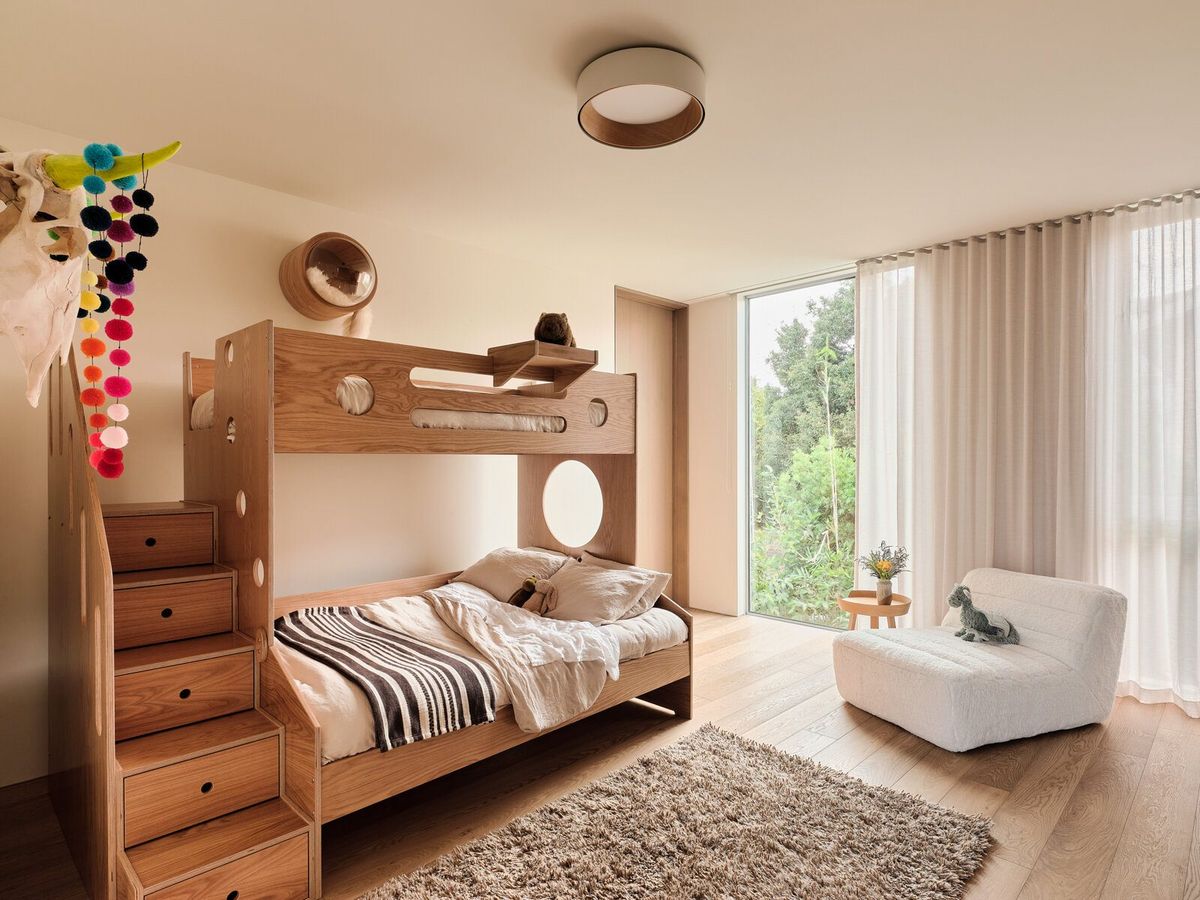Modjeska: Children's room with a wooden bunk bed and colorful mobile